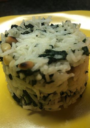 Foto principal de Arroz con espinacas y piñones con Quick quinoa & rice