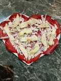 Bresaola con finocchi e mele il tutto con succo di limone scaglie di pecorino romano e pepe