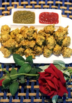 पालक के पकौड़े (palak ke pakode recipe in Hindi) रेसिपी मुख्य फोटो