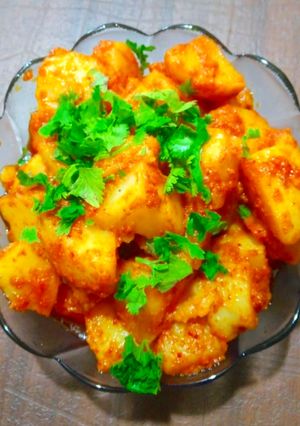 લસણીયા બટાકા (Lasaniya Bataka Recipe In Gujarati) રેસીપી મુખ્ય ફોટો