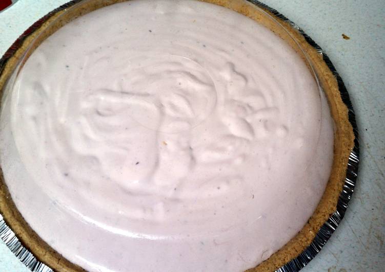 How to Make Quick Frozen Yogurt Pie