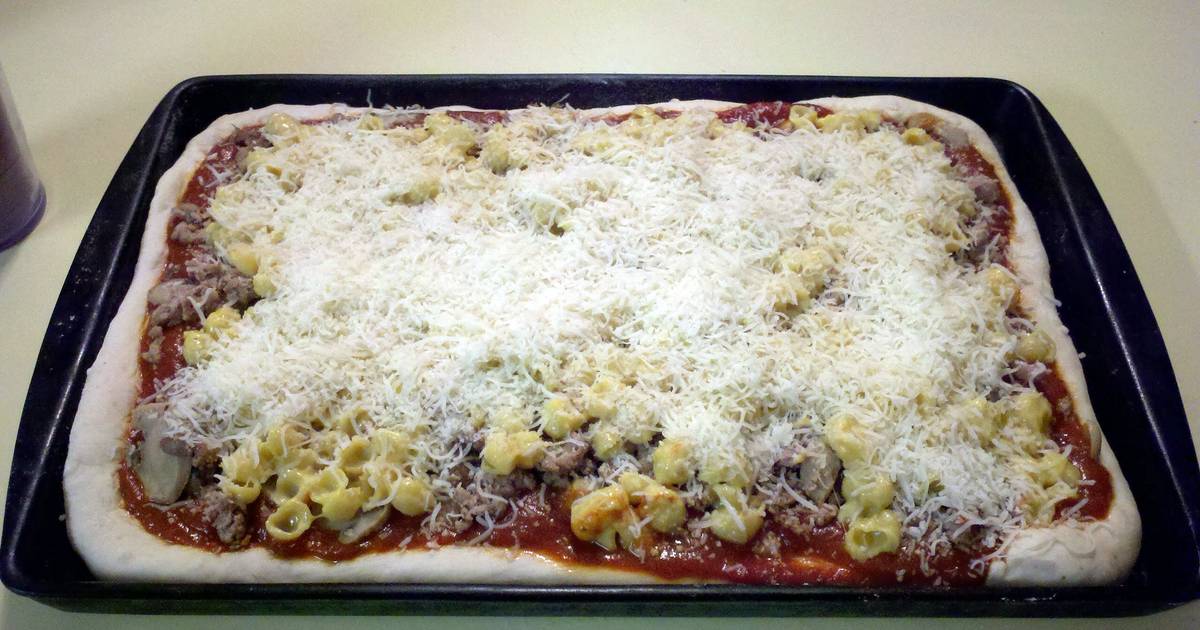 Rob S Cheesy Mac Cheese Pizza Recipe By Rellis777 Cookpad