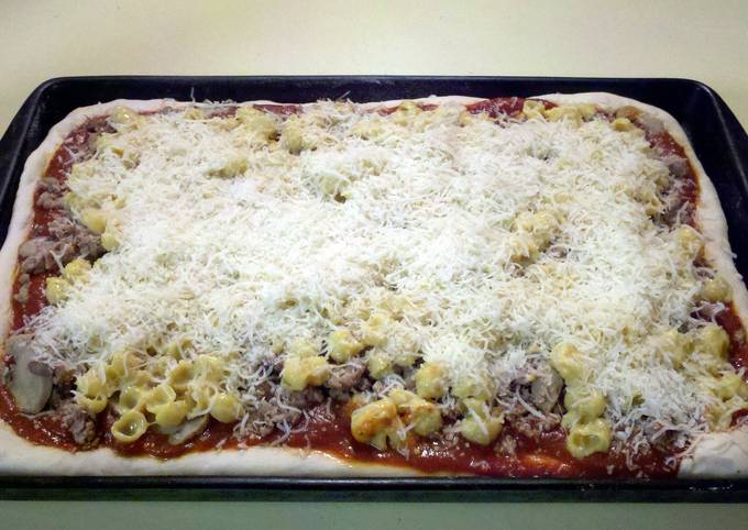 Rob S Cheesy Mac Cheese Pizza Recipe By Rellis777 Cookpad