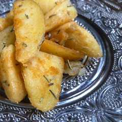 A picture of Pan Seared Rosemary Potatoes for simple and rich breakfast.