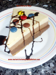 Una foto de Tarta de tres chocolates