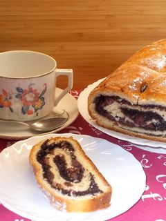 Mákos-meggyes kalács recept fotója