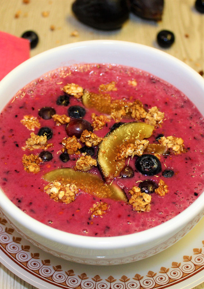 Una foto de Smoothie Bowl "Rosa" con granola