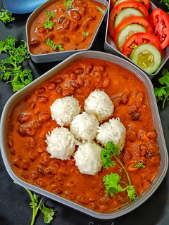 राजमा चावल इन लंच बॉक्स (Rajma Chawal in lunch box recipe in hindi) रेसिपी मुख्य फोटो
