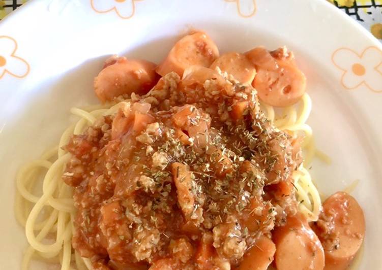 สปาเก็ตตี้ซอสแดง(ไส้กรอก)