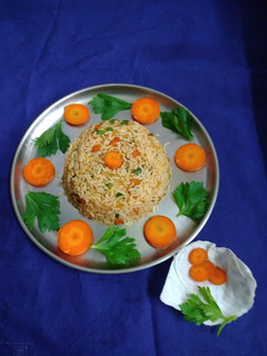 *செஷ்வான் ஸ்பைஸி ஃப்ரைடு ரைஸ்*(schezwan spicy fried rice recipe in tamil) செய்முறை முக்கிய புகைப்படம்