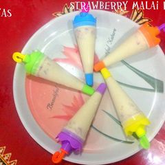A picture of Strawberry malai kulfi.