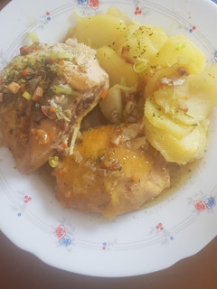 Una foto de Pollo asado con patatas