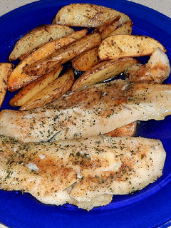 Una foto de Abadejo al horno con patatas gajo