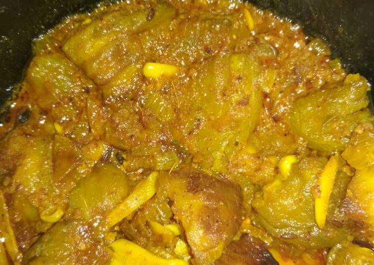 Recipe of Award-winning Aloo potoler dalna (Potatoes and pointed gourd curry)