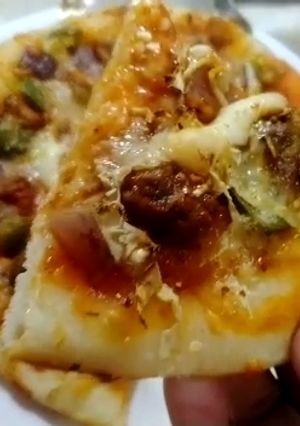 A picture of بیف تندوری پیزا.