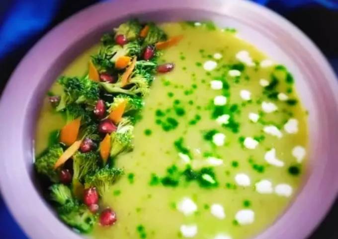 Broccoli and potato detox soup