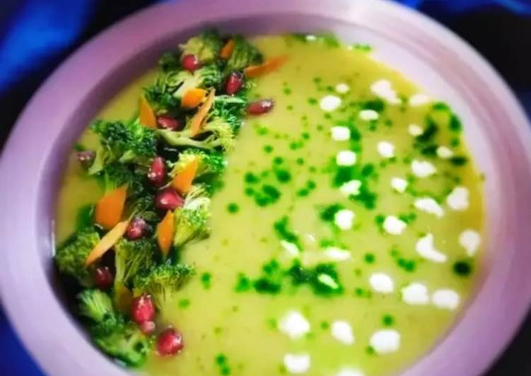 Broccoli and potato detox soup