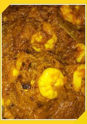 A picture of Taro stem with prawn or chingri mach diye kochur saak.