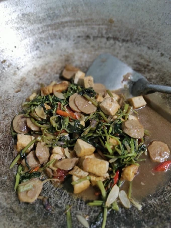 Langkah Gampang Membikin Resep Tumis KangTaPen (kangkung+tahu+pentol) yang  Bikin Ketagihan Anti Ribet, Mantap Sekali