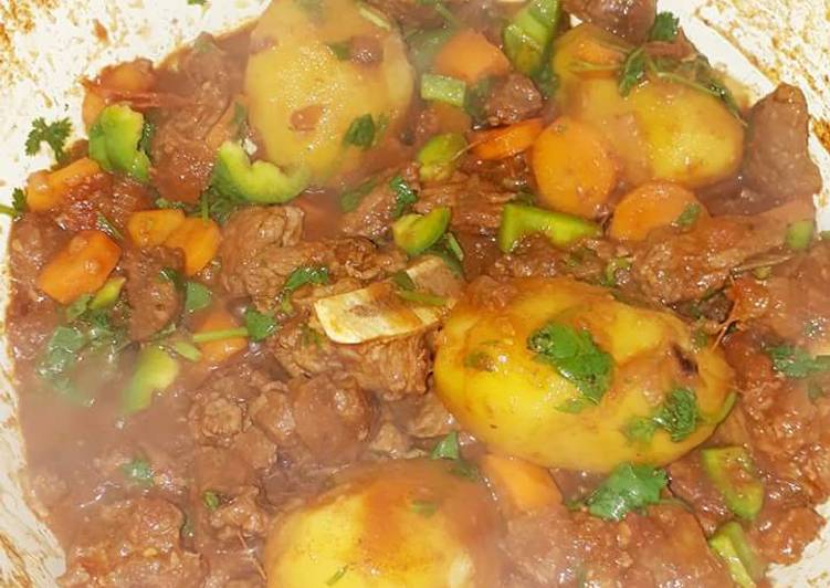 How to Prepare Any-night-of-the-week Beef cooked with Irish Potatoes