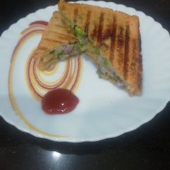 A picture of Ahemdabadi 3-layered Sandwich.