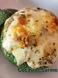 Una foto de Calabacín relleno gratinado