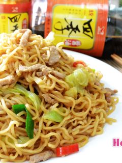 【四季甘霞色】烤醬炒泡麵 的食譜成品照片