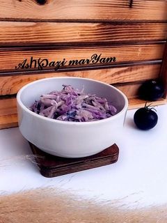 عکسی از دستور سالاد گوجه گیلاسی بنفش و پیاز🧅