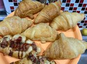 Gambar croissant panggang