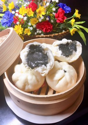 Hình của món Bánh bao nhân mè đen.