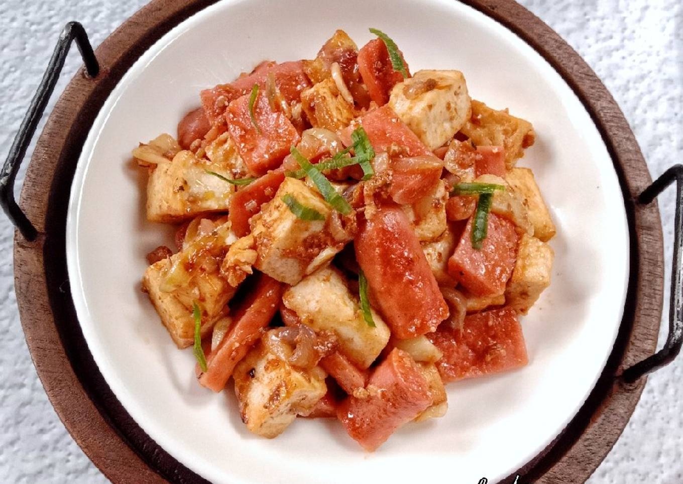 Sosis tahu saus bolognese