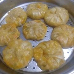 A picture of Momos in rice cooker.
