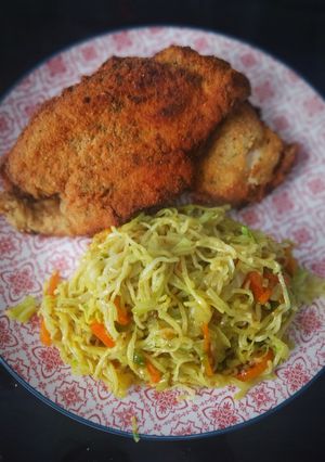 Una foto de Fideos chinos al wok con verduras