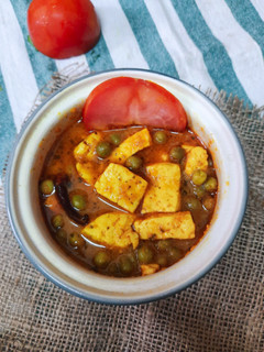 A picture of Matar paneer.