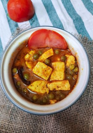 A picture of Matar paneer.