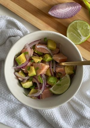 Una foto de Ceviche de salmón