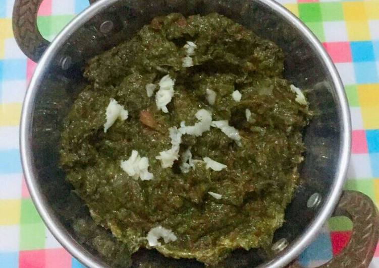 Simple Way to Make Favorite Bathua Palak Sarso Saag