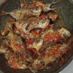 Ikan sambal রেসিপির প্রধান ছবি