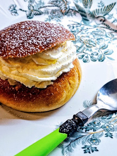 Svéd 🇸🇪 Klasszikus Farsangi kalács "Semla - fastlagsbulle" recept fotója