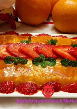 Una foto de Flan de Naranja con Fresas