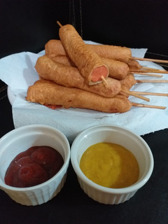 Una foto de Corn Dogs (banderillas)