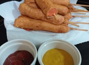 Una foto de Corn Dogs (banderillas)