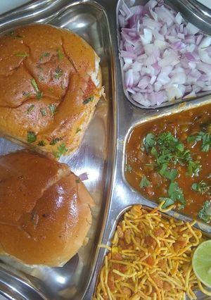 A picture of Mumbai Style Pav Bhaji.