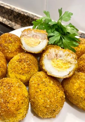 Foto principal de Huevos rellenos con bechamel y atún