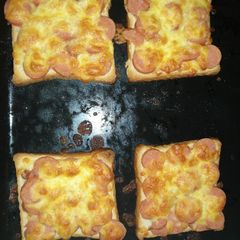 A picture of Sausage on bread pizza.