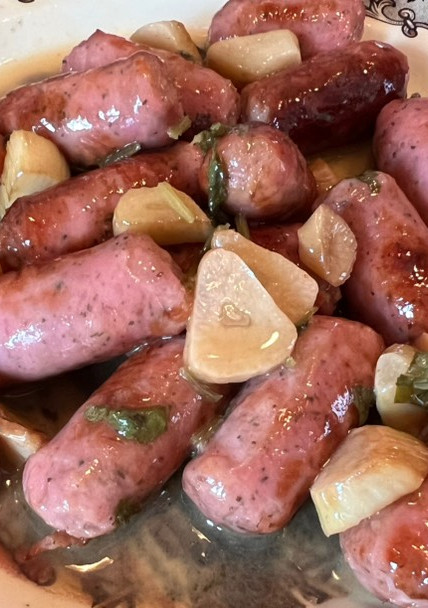 Una foto de Salchichas al vino