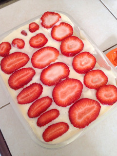 Una foto de Pastel de limón Carlota