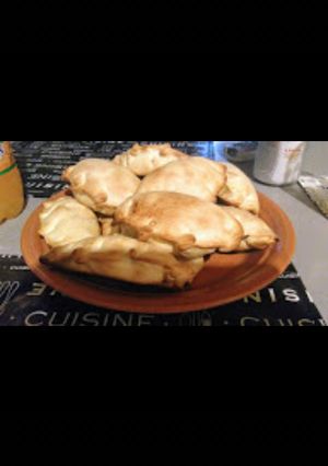 Una foto de Empanadas carne cortada a cuchillo geniales!