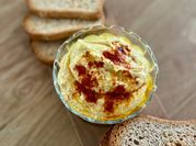 Una foto de hummus thermomix