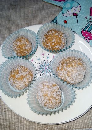 A picture of Bengal Gram Halvah Balls.